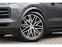 Porsche Cayenne 3.0 E-Hybrid 470pk Sport Chrono | Pano | Matrix | ACC | 21'' Wielen | Bose | Trekhaak | Orig. NL |