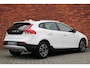 Volvo V40 Cross Country T3 Edition+ | Trekhaak | Verwarmbare Voorstoelen | Cruise Control | Navigatie | Bluetooth Telefonie & Multimedia | Lichtmetalen Velgen | Climate Control