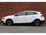 Volvo V40 Cross Country T3 Automaat Edition+ | Trekhaak | Verwarmbare Voorstoelen | Cruise Control | Navigatie | Bluetooth Telefonie & Multimedia | Lichtmetalen Velgen | Climate Control