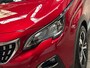 Peugeot 3008 1.2 PureTech Allure Sport Automaat (APPLE CARPLAY, PARELMOER, GROOT NAVI, 360 CAMERA, LEDER, SPORTSTOELEN, GETINT GLAS, LANE ASSIST, NIEUWSTAAT)