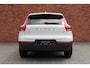 Volvo XC40 T3 Automaat Momentum | Trekhaak | Navigatie | Cruise Control | Parkeercamera | Bluetooth Telefonie & Multimedia | Climate Control | LED Koplampen | 17 inch Lichtmetalen Velgen