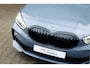 BMW 1-Serie 118i Aut. 141PK | High Executive | M-Sportpakket | 2e Paasdag OPEN OP AFSPRAAK! | Panoramadak | Lederen Kuipstoelen | M135i SS Sportuitlaat | 19" LM Velgen | M-Sport Remsysteem | Achteruitrijcamera | HIFI |