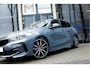 BMW 1-Serie 118i Aut. 141PK | High Executive | M-Sportpakket | 2e Paasdag OPEN OP AFSPRAAK! | Panoramadak | Lederen Kuipstoelen | M135i SS Sportuitlaat | 19" LM Velgen | M-Sport Remsysteem | Achteruitrijcamera | HIFI |