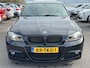 BMW 3-Serie 330i | Individual Edition | M-Sportpakket | Performance remsysteem | Schuifdak | 19" Individual velgen