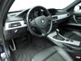 BMW 3-Serie 330i | Individual Edition | M-Sportpakket | Performance remsysteem | Schuifdak | 19" Individual velgen