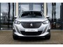 Peugeot 2008 1.2 PureTech | Allure | 2e Paasdag OPEN OP AFSPRAAK! | 17" LM Velgen | Achteruitrijcamera | Trekhaak | Apple CarPlay | LED | Climate Control | Parkeersensoren |