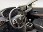 Dacia Sandero Stepway 90PK TCe Comfort | Navigatiesysteem Full Map | Camera | Parkeersensoren | Climate Control | Apple CarPlay/Android Auto | Full LED | Armsteun | Elektrische Ramen & Spiegels |