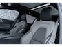Volvo V60 2.0 T6 Plug-in hybrid AWD Ultra Dark | Google | Long Range | Schuif-/Kanteldak | Adaptieve Cruise Control | DAB | Head-Up Display | Camera | Stoelverwarming Voor + Achter | Harman Kardon Audio | Getint Glas | Zitverlenging | Elek. Stoelen | Memory | 19" LM