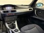 BMW 3-Serie 320i Panoramadak Navigatie Cruise Stoelverwarming