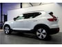 Volvo XC40 1.5 T5 Plug-in Hybrid 193kW/262pk DCT7 Plus Dark Facelift!! HARMAN/KARDON + SPORTSTOELEN + CRUISE + CAMERA + NAVI SENSUS + LANE ASSIST + EL.STOELEN + STOEL-&STUURVERWARMING + KEYLESS ENTRY&GO + PARKSENSOREN V&A + 18” LM-VELGEN!!