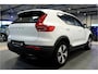 Volvo XC40 1.5 T5 Plug-in Hybrid 193kW/262pk DCT7 Plus Dark Facelift!! HARMAN/KARDON + SPORTSTOELEN + CRUISE + CAMERA + NAVI SENSUS + LANE ASSIST + EL.STOELEN + STOEL-&STUURVERWARMING + KEYLESS ENTRY&GO + PARKSENSOREN V&A + 18” LM-VELGEN!!