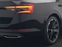 Skoda Superb Combi 1.4 TSI iV Sportline Business PHEV 218pk Dealer O.H | Trekhaak af Fabriek | Adaptive Cruise | 360 Camera | Alcantara Sportstoelen Memory | 19"L.M | Keyless | Crystal LED | Plug In Hybrid |