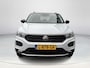 Volkswagen T-Roc 1.5 TSI Sport GEEN AFLEVERKOSTEN | Automaat | Navigatiesysteem | Climate Control | Adaptieve Cruise Control | Achteruitrijcamera | Parkeersensoren voor- en achter | DAB radio | 12 maanden BOVAG garantie