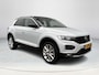 Volkswagen T-Roc 1.5 TSI Sport GEEN AFLEVERKOSTEN | Automaat | Navigatiesysteem | Climate Control | Adaptieve Cruise Control | Achteruitrijcamera | Parkeersensoren voor- en achter | DAB radio | 12 maanden BOVAG garantie