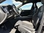 Volvo XC60 2.0 T8 Plug-in hybrid AWD Ultra Dark Exec. Ed. | Actieve Luchtvering | Bowers & Wilkins Audio | Head-up Display | 360 Graden Camera | Panoramadak | Lichtmetalen Velgen 22 inch | Elektrisch Verstelbare Voorstoelen | Geventileerde Stoelen | Massagefunctie | Keyless Entry | BLIS