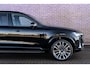 Volvo XC90 2.0 T8 Plug-in hybrid AWD Ultra Black Ed. Exec. Adaptieve Cruise Control | Elektr. schuif-\-kanteldak | 360 Camera | Luchtvering | Bowers & Wilkins Premium Audio | Extra getint glas | Gelamineerde ramen | Geventileerde voorstoelen | Stoelverwarming | Stoelmassage | Verwarmd stuurwiel | Google Services | Head-up display | Alcantara hemelbekleding | 22" Lichtmetalen velgen |