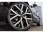 Volvo EX30 P5 Long Range Plus Black Edition Europa 69 kWh | 20" Y-spaaks Glossy Black | Adaptieve Cruise Control | Parkeersensoren voor + achter | Stoel & stuurwiel verwarmd | Elektr. verstelbare voorstoelen |  Harman Kardon Audio |