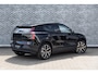 Volvo EX30 P5 Long Range Plus Black Edition Europa 69 kWh | 20" Y-spaaks Glossy Black | Adaptieve Cruise Control | Parkeersensoren voor + achter | Stoel & stuurwiel verwarmd | Elektr. verstelbare voorstoelen |  Harman Kardon Audio |