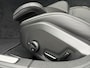 Volvo V60 T6 Plug-in hybrid AWD Ultra Dark | Sportstoelen | Schuif-/Kanteldak | Full-LED | Adaptieve Cruise Control | Head-Up Display | Stoelverwarming Voor en Achter | 19" | Getint Glas | Harman Kardon Audio | BLIS |
