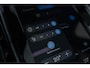 Volvo V60 T6 Plug-in hybrid AWD Ultra Dark | Sportstoelen | Schuif-/Kanteldak | Full-LED | Adaptieve Cruise Control | Head-Up Display | Stoelverwarming Voor en Achter | 19" | Getint Glas | Harman Kardon Audio | BLIS |