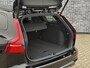 Volvo V60 T6 Plug-in hybrid AWD Ultra Dark | Sportstoelen | Schuif-/Kanteldak | Full-LED | Adaptieve Cruise Control | Head-Up Display | Stoelverwarming Voor en Achter | 19" | Getint Glas | Harman Kardon Audio | BLIS |