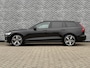 Volvo V60 T6 Plug-in hybrid AWD Ultra Dark | Sportstoelen | Schuif-/Kanteldak | Full-LED | Adaptieve Cruise Control | Head-Up Display | Stoelverwarming Voor en Achter | 19" | Getint Glas | Harman Kardon Audio | BLIS |