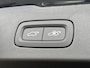 Volvo V60 T6 Plug-in hybrid AWD Ultra Dark | Sportstoelen | Schuif-/Kanteldak | Full-LED | Adaptieve Cruise Control | Head-Up Display | Stoelverwarming Voor en Achter | 19" | Getint Glas | Harman Kardon Audio | BLIS |