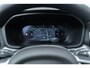 Volvo V60 T6 Plug-in hybrid AWD Ultra Dark | Sportstoelen | Schuif-/Kanteldak | Full-LED | Adaptieve Cruise Control | Head-Up Display | Stoelverwarming Voor en Achter | 19" | Getint Glas | Harman Kardon Audio | BLIS |