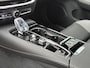 Volvo V60 T6 Plug-in hybrid AWD Ultra Dark | Sportstoelen | Schuif-/Kanteldak | Full-LED | Adaptieve Cruise Control | Head-Up Display | Stoelverwarming Voor en Achter | 19" | Getint Glas | Harman Kardon Audio | BLIS |