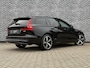 Volvo V60 T6 Plug-in hybrid AWD Ultra Dark | Sportstoelen | Schuif-/Kanteldak | Full-LED | Adaptieve Cruise Control | Head-Up Display | Stoelverwarming Voor en Achter | 19" | Getint Glas | Harman Kardon Audio | BLIS |