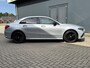 Mercedes-Benz A-klasse 250 e AMG Line Design Plug-in Automaat / Dealer onderhouden / 1e eigenaar / 1.600 kg trekgewicht / Navigatie / Camera / 19" AMG + All Season banden / Matrix Led Beam / Stoelverwarming /