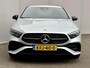 Mercedes-Benz A-klasse 250 e AMG Line Design Plug-in Automaat / Dealer onderhouden / 1e eigenaar / 1.600 kg trekgewicht / Navigatie / Camera / 19" AMG + All Season banden / Matrix Led Beam / Stoelverwarming /