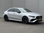Mercedes-Benz A-klasse 250 e AMG Line Design Plug-in Automaat / Dealer onderhouden / 1e eigenaar / 1.600 kg trekgewicht / Navigatie / Camera / 19" AMG + All Season banden / Matrix Led Beam / Stoelverwarming /