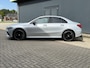Mercedes-Benz A-klasse 250 e AMG Line Design Plug-in Automaat / Dealer onderhouden / 1e eigenaar / 1.600 kg trekgewicht / Navigatie / Camera / 19" AMG + All Season banden / Matrix Led Beam / Stoelverwarming /