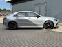 Mercedes-Benz A-klasse 250 e AMG Line Design Plug-in Automaat / Dealer onderhouden / 1e eigenaar / 1.600 kg trekgewicht / Navigatie / Camera / 19" AMG + All Season banden / Matrix Led Beam / Stoelverwarming /
