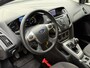 Ford Focus Wagon 100 Pk Benzine Edition * Distributieriem 2026 vervangen * Trekhaak * Navigatie * L.M. Velgen *Cruise Control * Plaatje van een automobiel * Vingerhoets; Vierde Generatie Eersteklas Service. Al meer dan 100 jaar een begrip in de Brabantse Kempen.