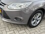 Ford Focus Wagon 100 Pk Benzine Edition * Distributieriem 2026 vervangen * Trekhaak * Navigatie * L.M. Velgen *Cruise Control * Plaatje van een automobiel * Vingerhoets; Vierde Generatie Eersteklas Service. Al meer dan 100 jaar een begrip in de Brabantse Kempen.