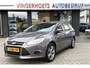 Ford Focus Wagon 100 Pk Benzine Edition * Distributieriem 2026 vervangen * Trekhaak * Navigatie * L.M. Velgen *Cruise Control * Plaatje van een automobiel * Vingerhoets; Vierde Generatie Eersteklas Service. Al meer dan 100 jaar een begrip in de Brabantse Kempen.