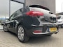 Kia Ceed cee'd 1.6 GDI DynamicLine Achteruitrijcamera - Apple carplay - Trekhaak afneembaar - Parkeersensor achter - Cruise control - Bluetooth - Elektrische ramen - Led verlichting - Radio - Stuur multifunctioneel - Stuur leder - Start/stop systeem - Licht metalen velgen 16 inch - Mistlampen voor - Navigatie