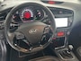 Kia Ceed cee'd 1.6 GDI DynamicLine Achteruitrijcamera - Apple carplay - Trekhaak afneembaar - Parkeersensor achter - Cruise control - Bluetooth - Elektrische ramen - Led verlichting - Radio - Stuur multifunctioneel - Stuur leder - Start/stop systeem - Licht metalen velgen 16 inch - Mistlampen voor - Navigatie