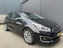 Kia Ceed cee'd 1.6 GDI DynamicLine Achteruitrijcamera - Apple carplay - Trekhaak afneembaar - Parkeersensor achter - Cruise control - Bluetooth - Elektrische ramen - Led verlichting - Radio - Stuur multifunctioneel - Stuur leder - Start/stop systeem - Licht metalen velgen 16 inch - Mistlampen voor - Navigatie