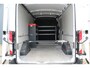 Ford Transit 350 2.0-130pk TDCI L3H2 Trend. Nette bedrijfswagen die u nog jaren van dienst kan zijn ! Volledige fotoreportage volgt na poetsen. Airco, cruise cntrl, camera, pdc v+a, stoel-, spiegel- en voorraamverw., navigatie, telefoonvoorb., boordcomputer, armsteun etc.
