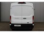 Ford Transit 350 2.0-130pk TDCI L3H2 Trend. Nette bedrijfswagen die u nog jaren van dienst kan zijn ! Volledige fotoreportage volgt na poetsen. Airco, cruise cntrl, camera, pdc v+a, stoel-, spiegel- en voorraamverw., navigatie, telefoonvoorb., boordcomputer, armsteun etc.