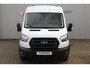 Ford Transit 350 2.0-130pk TDCI L3H2 Trend. Nette bedrijfswagen die u nog jaren van dienst kan zijn ! Volledige fotoreportage volgt na poetsen. Airco, cruise cntrl, camera, pdc v+a, stoel-, spiegel- en voorraamverw., navigatie, telefoonvoorb., boordcomputer, armsteun etc.