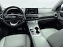 Hyundai Kona Electric EV Premium 64 kWh Lederen bekleding | SOH 95,7% | Navi | ParkeerCamera |