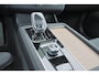 Volvo XC90 T8 Recharge AWD Ultra Dark - Luchtvering - Panorama/schuifdak - IntelliSafe Assist & Surround - 360º Camera - Harman/Kardon audio - Adaptieve LED koplampen - Verwarmde voorstoelen, stuur & achterbank - Parkeersensoren voor & achter - Elektr. bedienb. voorstoelen met geheugen - Head up display - Draadloze tel. lader - Extra getint glas - Elektr. inklapbare trekhaak - 21' LMV