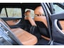 BMW 3-Serie Touring 318i Luxury Edition AUT | Org. NL | Leder | Navi Pro | LED | Stoelverwarming | Clima | PDC v+a | Alarm kl.3 | Etc.