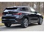 BMW X1 sDrive18i VOL | M-pakket | Pano | HUD | Massage | 360 | Adap Cruise | Elektr. Trekhaak | Harman Kardon | Keyless | Alarm kl.3 | Etc.