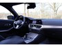 BMW 3-Serie Touring 330i xDrive High Executive M-pakket | Pano | HUD | 19" | Laser | Keyless | Hifi | Camera | DAB | Elektr. stoel + mem | Alarm kl.3 | Etc.