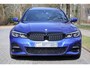 BMW 3-Serie Touring 330i xDrive High Executive M-pakket | Pano | HUD | 19" | Laser | Keyless | Hifi | Camera | DAB | Elektr. stoel + mem | Alarm kl.3 | Etc.